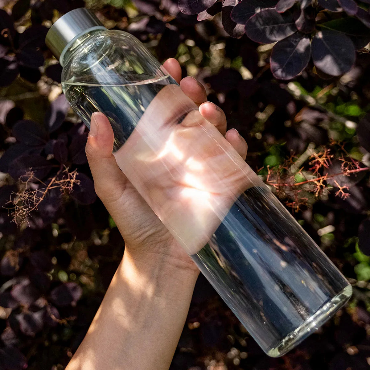 Trinkflasche aus Glas mit Neoprenhülle und Edelstahl Deckel