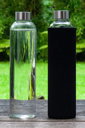 Strapazierfähige und robuste Trinkflasche aus Glas mit Hülle und Schraubverschluss - TRENDY AND NEW