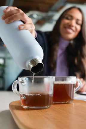 Hält Tee garantiert 12 Stunden heiss und ist perfekt fürs Büro geeignet